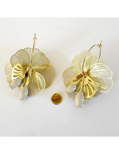 Boucles d'oreilles créoles fleurs dorées et ivoires