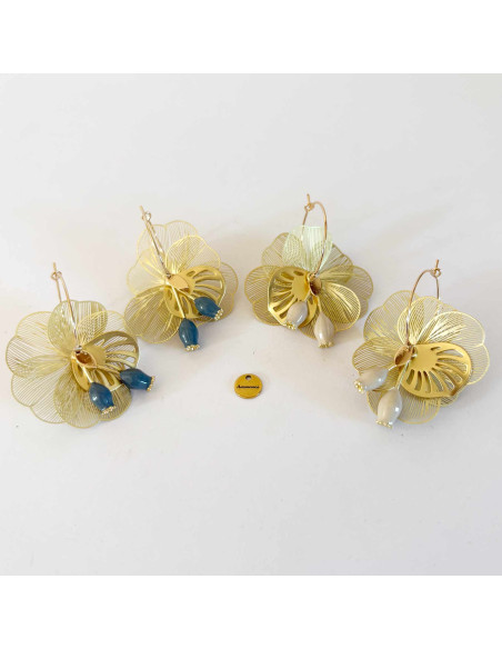 Boucles d'oreilles créoles fleurs dorées et ivoire