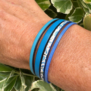Bracelet 4 liens cuir bleu et cuir motif sur fermoir aimanté