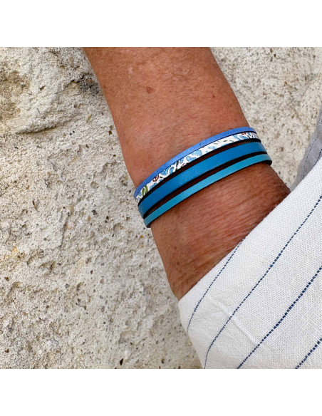 Bracelet cuir bleu et motifs