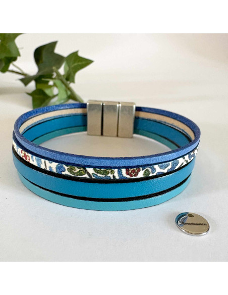 Bracelet cuir bleu et motifs