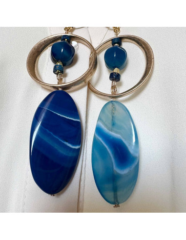 Collier long avec grande agate bleue et laiton...