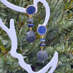 Boucles d'oreilles avec galuchat et pierres naturelles : bleu pour version lapis lazuli et beige pour version oeil de tigre 2