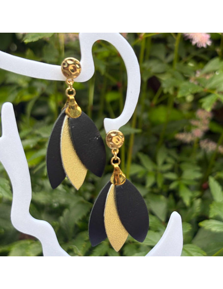 Boucles d'oreilles pétales de cuir or et noir/blanc